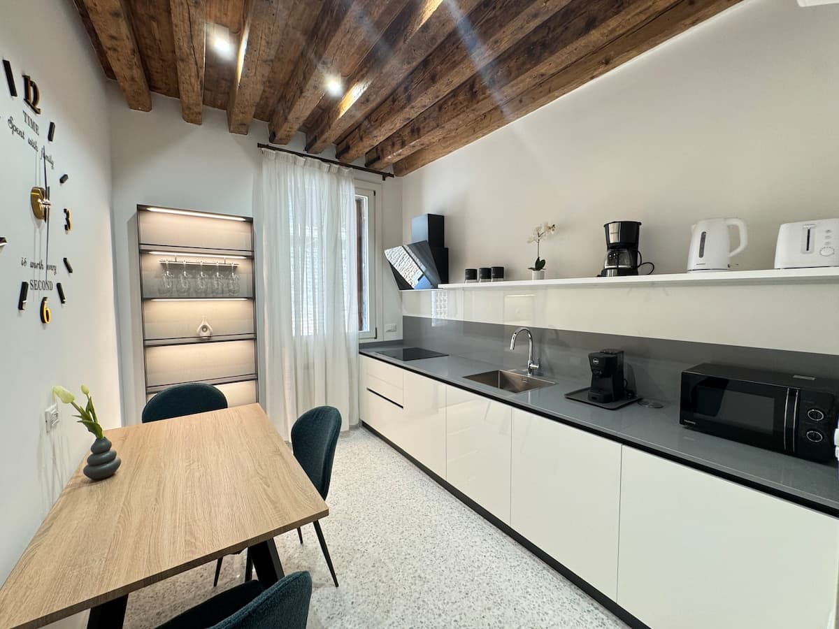 Romantic Canal Apartment, apartment in San Marco, Venice, photo 2